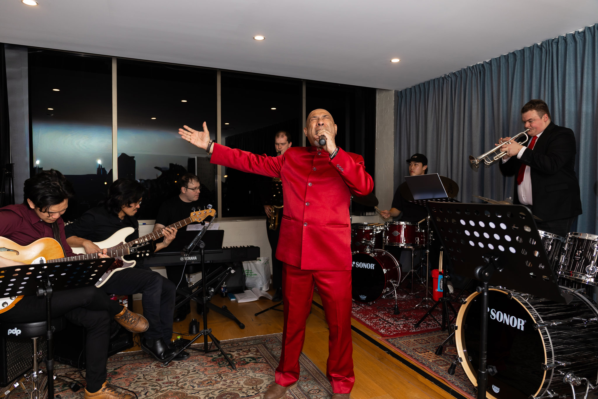 Swing The Boogie performing.